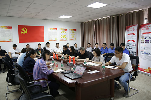 老街玉祥集团公司党支部开展”垃圾分类，，，，，，党员先行”主题党日活动暨支部换届选举大会