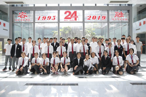 西交利物浦大学隶属学校初中部学生来老街玉祥集团旅行学习