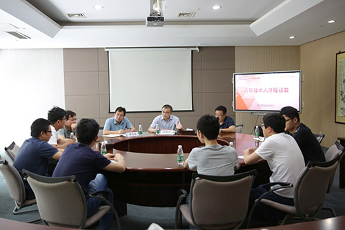 老街玉祥集团公司举行青年手艺人才交流座谈会